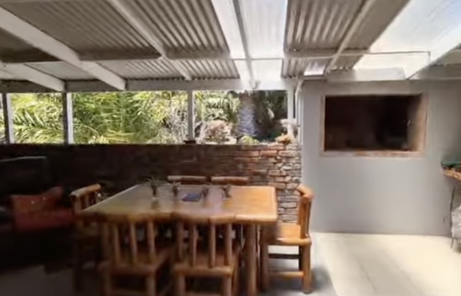 3 Bedroom Property for Sale in Middedorp Western Cape